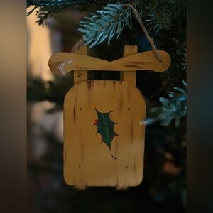 Yellow Wooden Sleds Decor (2)